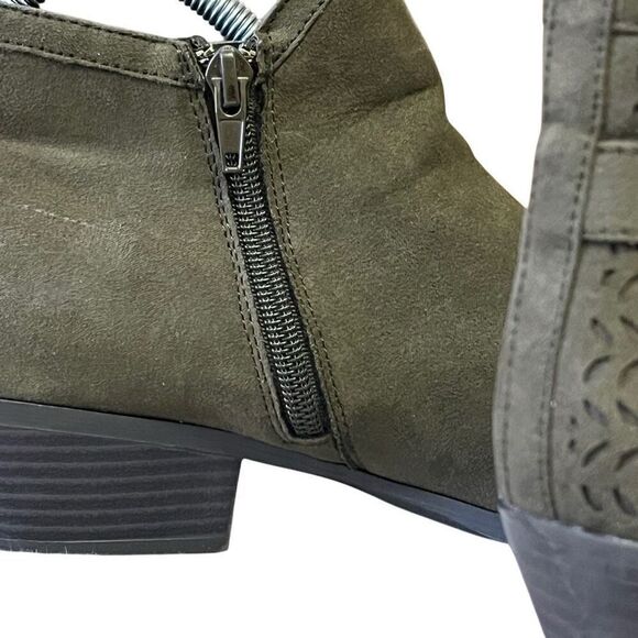 St. John’s Bay Army Green Sued Ankle Booties Size 7.5 - Picture 7 of 9